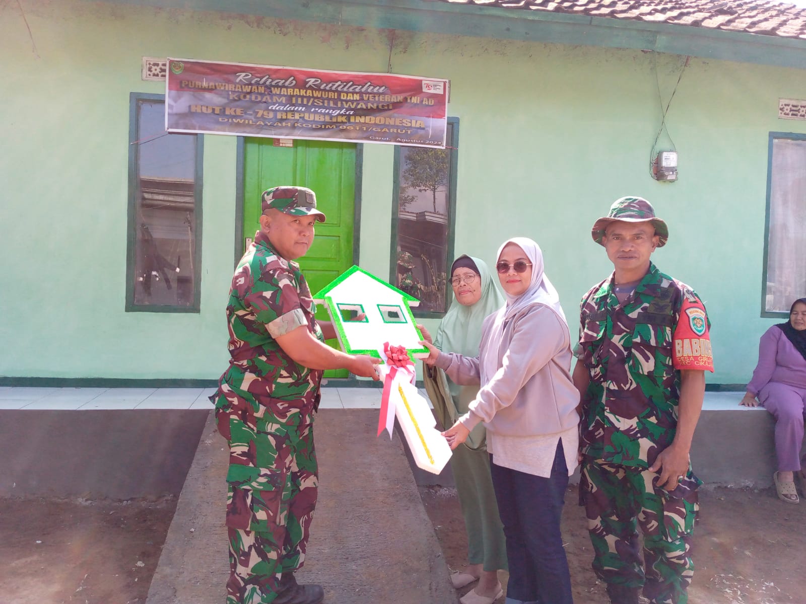 Kodam III/Siliwangi Rayakan HUT RI ke-79 dengan Rehab Rumah untuk Warakawuri di Garut