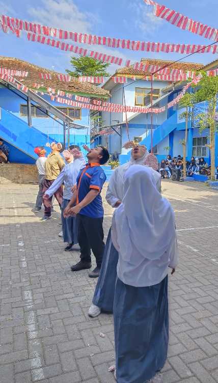 SMK Almukhtariyah Mengguncang HUT RI ke-79 dengan Pesta Meriah di Lapangan Sekolah”