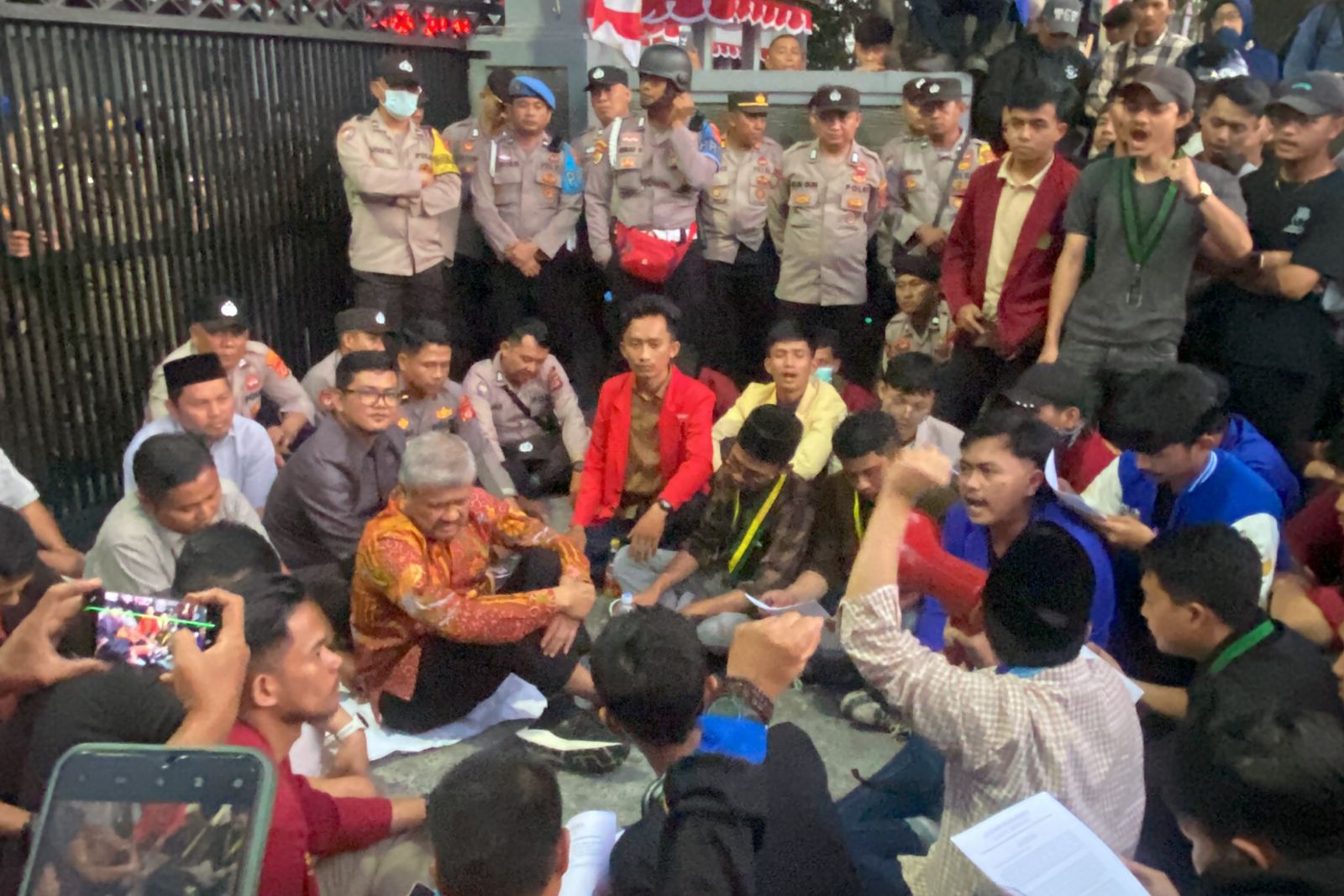 Terima Audiensi Mahasiswa, DPRD Garut Komitmen Perbaiki Kondisi Negara dan Bangsa