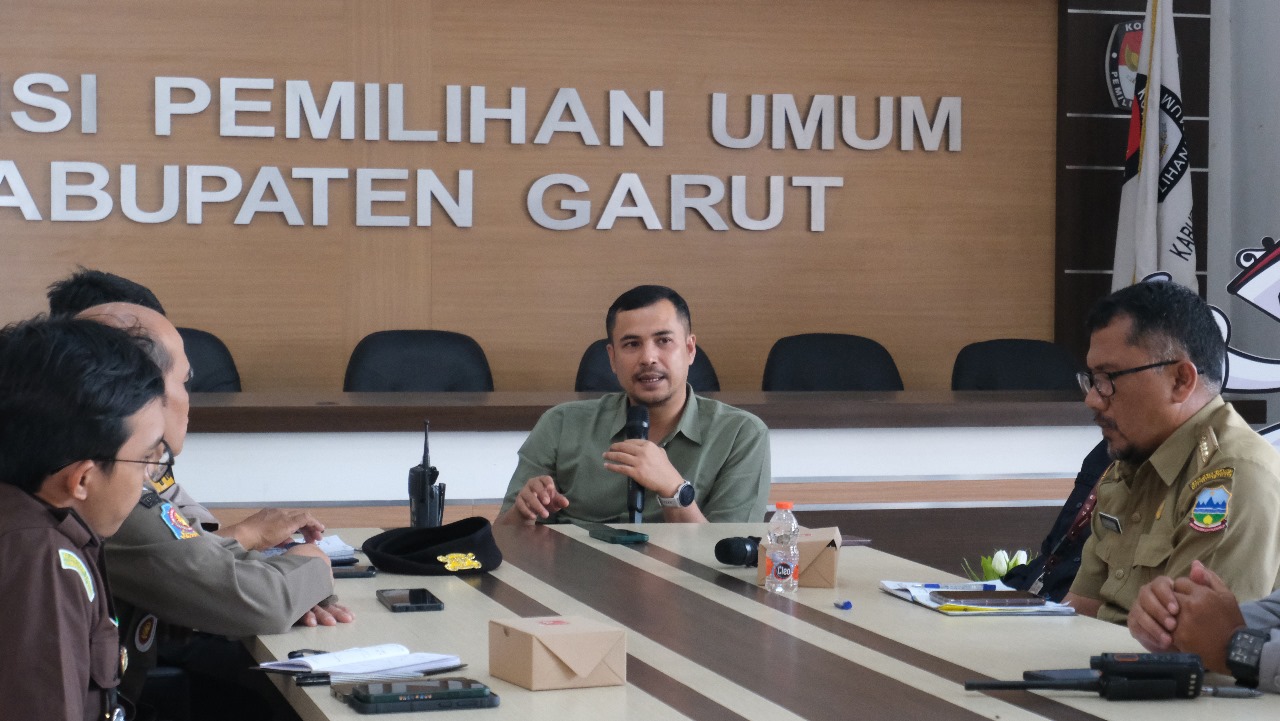 “KPU Garut Selenggarakan Rapat Koordinasi: Pengumuman Jumlah Surat Suara Pilkada 2024”