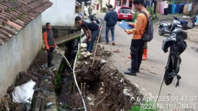 Banjir Robohkan Kolam dan Tiga Rumah di Kecamatan Pasirwangi, Garut