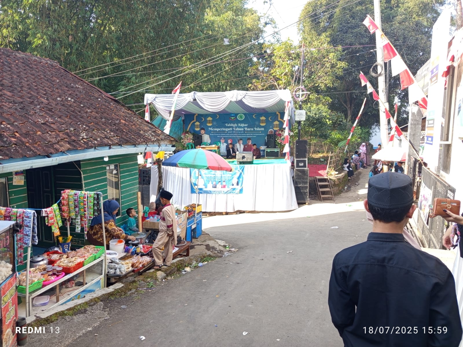 Desa karyajaya kecamatan Bayongbong Garut memperingati PHBI Dengan berbagai kegiatan keagamaan .