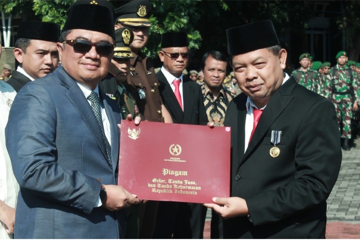 Raih Satyalancana Karya Satya 32 Tahun Mengabdi, Karier Totong dari Guru Hingga Pimpinan Tinggi Pratama