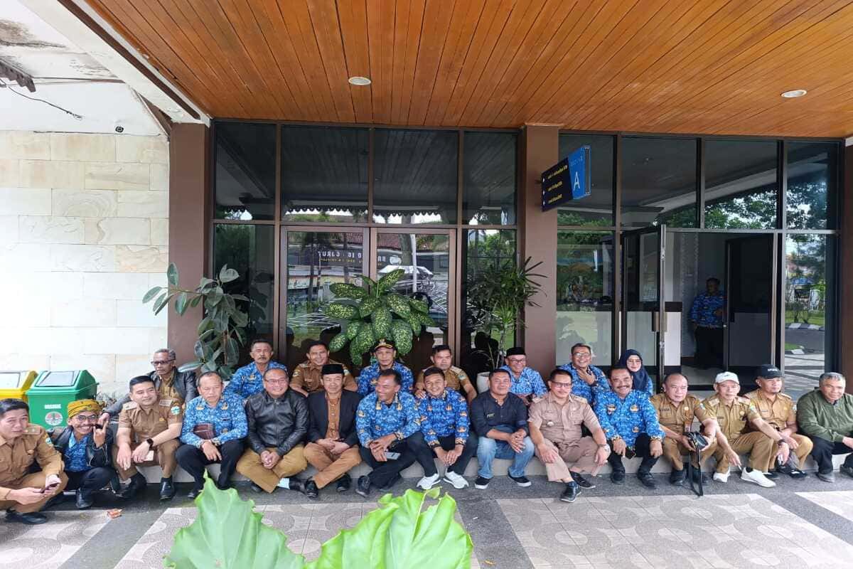 Sejumlah Kades di Garut Merasa Diabaikan Saat Hadiri Undangan di Ruang Rapat Setda Garut