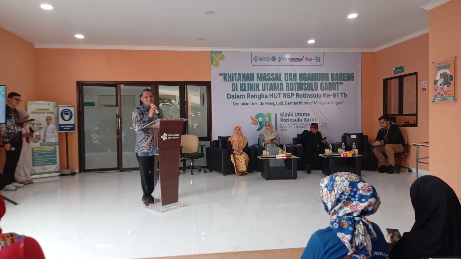 Pembukaan acara khitanan massal dan penandatanganan prasasti